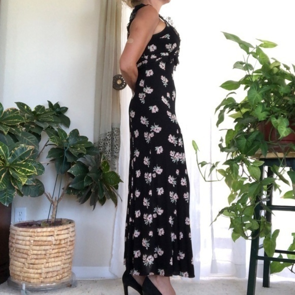 Very J Black Floral Maxi Dress Fully Lined Side Slit Lace Ruffles Size Small - Picture 5 of 7